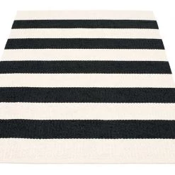 Pappelina Bob Black & Vanilla Rug Rugs