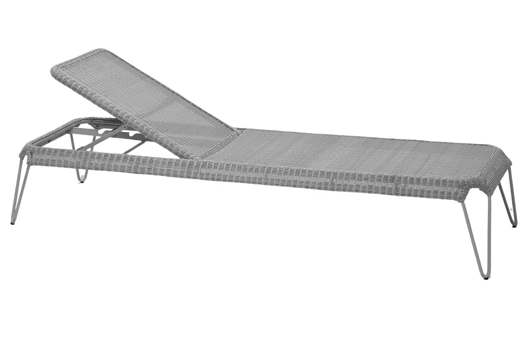 Cane-Line Breeze Stackable Sunbed In Light Grey Weave 5 Cane-Line Breeze Stackable Sunbed In Light Grey Weave