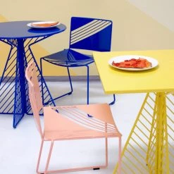 Bend Cafe Round Table Modern Dining