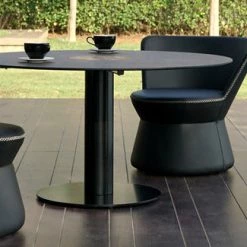 Mamagreen Stizzy Pedestal Casual Table