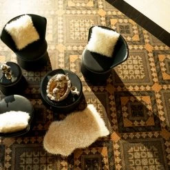 Mamagreen Stizzy Swivel Accent Chair