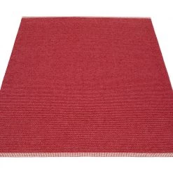Pappelina Mono Blush & Dark Red Rug