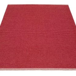 Pappelina Mono Blush & Dark Red Rug
