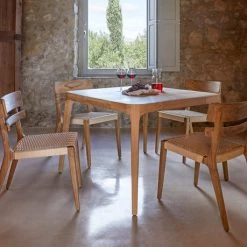 Point Paralel Square Dining Table