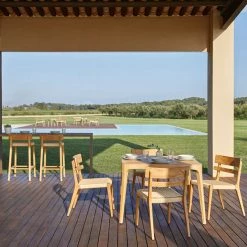 Point Paralel Square Dining Table