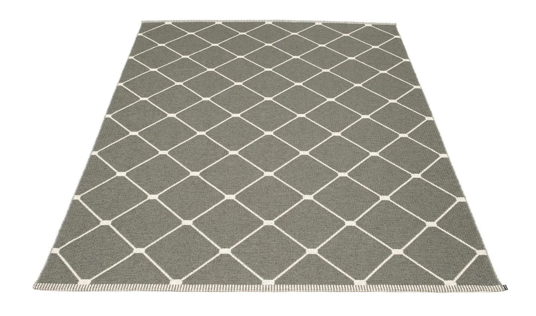 Pappelina Regina Charcoal & Vanilla Rug 4 Pappelina Regina Charcoal & Vanilla Rug