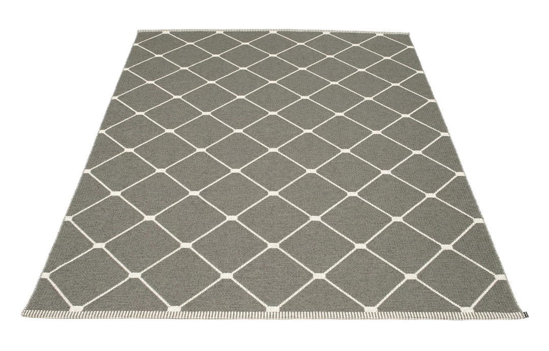 Pappelina Regina Charcoal & Vanilla Rug 3 Pappelina Regina Charcoal & Vanilla Rug